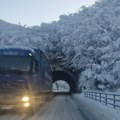 Snažna mećava brisala sve pred sobom na Zlatiboru: Ima 30 centimetara snega, jutros led okovao puteve