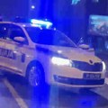 Policija sa rotacijama opkolila taksi na Autokomandi, usledila drama! Uhapšena dvojica muškaraca (video)