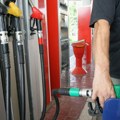 Od ponoći skuplji bezin i dizel Ako krećete kolima u Grčku, napunite rezervoar u Srbiji! Ovde će vas gorivo koštati