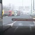 Nesvakidašnja zaplena carinika Dubinskom kontrolom autobusom otkriveno 95 kilograma freona (gasa za rashladne uređaje) bez…
