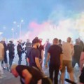 Sukobi u Vrbasu: Naprednjaci na okupljene građane bacali pirotehniku i kamenice, Žandarmerija potiskuje okupljene