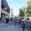 Protest ispred Prekršajnog suda u Novom Sadu zbog privođenja studenta