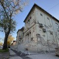 Zaštitne ograde i trake na sve strane: U kakvim objektima borave zrenjaninski lekari i pacijenti