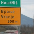"Po ivici ponora" Šokantan snimak iz Vranja: Trojica tinejdžera na jednom motoru!