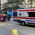 Teška saobraćajka na Novom Beogradu! "Reno" naleteo na pešaka (51) u punoj brzini, lekari mu se bore za život!
