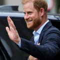 Velika Britanija: poznata progoniteljka dva puta prišla princu Hariju