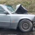 Hauba se odvalila, zgužvana skroz: Direktan sudar automobila i cisterne u Raški, vozač mercedesa stradao na mestu (video)