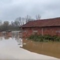 (Video) Nevreme ne jenjava: Obilne kiše izazvale poplave na jugu Srbije: Meštani strahuju od izlivanja reka