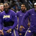 Lejkersi ne znaju da izgube! Kenard ulepšao Lebronov neverovatan jubilej... (video)