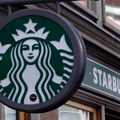 Šok potez Starbaksa: Prodaje deo biznisa vrednog čak 3 milijarde dolara!