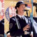 Pripadnica MUP-a Srbije Teodora Talijan kolegama poklonila i posvetila autorsku numeru "Uniforma plava" (video)