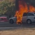 Horor na Novom Beogradu u tri ujutru! Buktinja progutala 10 automobila, stanari tvrde: "Piroman šeta nasiljem, doneo je kofu…