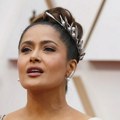 Salma Hajek objavom usijala mreže: Proslavila 60. rođendan i bez odeće pozirala u moru FOTO