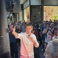 U centru Beograda skup podrške Zoranu Kesiću i ekipi humorističke emisije „24 minuta“