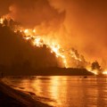 (FOTO) Najtužnija fotografija iz Grčke koja gori, a koja je obišla svet