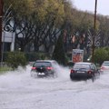Ulice Splita potpuno poplavljene, vozila „plivaju“: Pogledajte dramatične snimke nevremena koje stiže u Srbiju