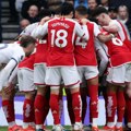 Arsenal slavio u gradskom derbiju i zadržao nade za titulu