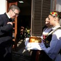 Vučić posetio gazdinstvo porodice Slijepčević u Melencima