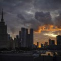 Ukrajinski dronovi ceo dan napadaju Moskvu