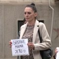 Majka pritvorenog aktiviste ispred suda s emotivnom porukom, branioci uložili žalbu na pritvor