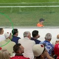 Reprezentativac Srbije sa tribina gleda utakmicu protiv Albanije