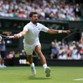 Vimbldon UŽIVO: Furiozan start Sinera, Novak na zagrevanju