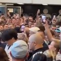 (Video) Rusija tone u totalni haos! Napad dronovima paralisao zemlju, aerodromi blokirani: Ljudi sa decom spavaju na podovima…