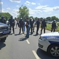 Pristalice SNS-a okupljaju se da dočekaju Vučića, zborove građana zaustavila policija u Novom Sadu FOTO VIDEO
