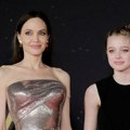 Anđelina Džoli očajna zbog ćerke koja se odrekla očevog prezimena: Šajlo se odselila iz roditeljske kuće i otišla da živi s…