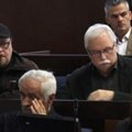 Građani protestovali ispred policijske stanice, traže kazne za lepljenje plakata protiv Stojana Markovića
