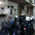 MUP o privođenju Jovovića i Čeleketić: Sprečavali tužioca da uđe u zgradu suda