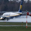 Avion Rajanera iz Pize ka Škotskoj sleteo u Mančester sa gotovo praznim rezervoarima