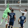 Biser između stativa
