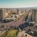 Stotine hiljada ljudi u Novom Sadu Paunović poručila mladima: Ostanite u ovoj zemlji, jer ovo sunce nigde više ovako ne greje…