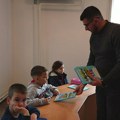 Najmlađim građanima Priboja podeljene knjige o saobraćaju