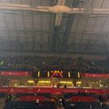 Grobari stigli na derbi! Evo koliko navijača crno-belih je prisutno u Areni, viđene i tenzije na ulazu