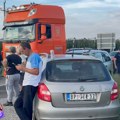 Meštani Neština i Vizića nastavili blokadu puta, studenti pozvali na blokadu u Bačkoj Palanci