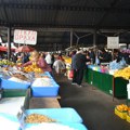 Cene na niškim pijacama: Paprika od 100, paradajz od 80 dinara – velike razlike među pijacama