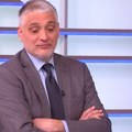 Povređen Čedomir Jovanović: Evo ko je sa njim i pomaže mu pri hodu