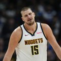 Nikola Jokić silovito započeo novu sezonu NBA lige, ali njegov "tripl-dabl" nije pomogao Denveru da izbegne poraz