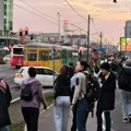 Stoje tramvaji kod Ušća: Stvorila se nepregledna kolona, ljudi dalje krenuli peške