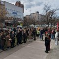 Održan protest ispred Pokrajinskog ombudsmana, pridružio se i deo zaposlenih (FOTO)