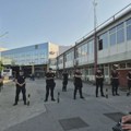I danas okupljanje ispred Novosadskog sajma gde se održavaju ispiti: Ulaz čuvaju pripadnici interventne