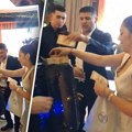 (Video) Harmonika puna para: Nadica Ademov i milioner obasipaju novcem muzičare, harmonikaš podigao atmosferu do usijanja