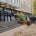 Okupljanje pred sudom u Novom Sadu: profesori brane autonomiju univerziteta