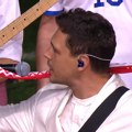 (Foto) Ludilo u Rusiji! Miloš Biković uzeo gitaru, zapalio pun stadion, a onda jednim potezom bacio Ruse u trans: Izvadio…