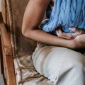 Četiri večernje navike koje sprečavaju nadutost: Saveti dijetetičara za lakši san