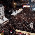 Podeljeni Niš: Dok su sa bine na predizbornom skupu SNS-a odjekivale poruke pobede, sa prozora i terasa dopirala buka šerpi i…