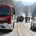 Užas: Izvučen mrtav vozač iz automobila koji je smrskao kamion u Sremskoj Kamenici, vatrogasci sekli kola