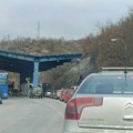 Jarinje: Vozilu sa dinarima zabranjen ulaz na Kosovo